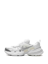 Load image into Gallery viewer, V2K Run low-top sneakers
