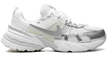 Load image into Gallery viewer, V2K Run low-top sneakers
