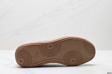Load image into Gallery viewer, PUMA Club Klassika Suede
