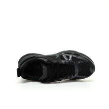 Load image into Gallery viewer, V2K Run low-top sneakers
