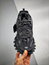 Load image into Gallery viewer, TRACK LED SNEAKER IN BLACK
